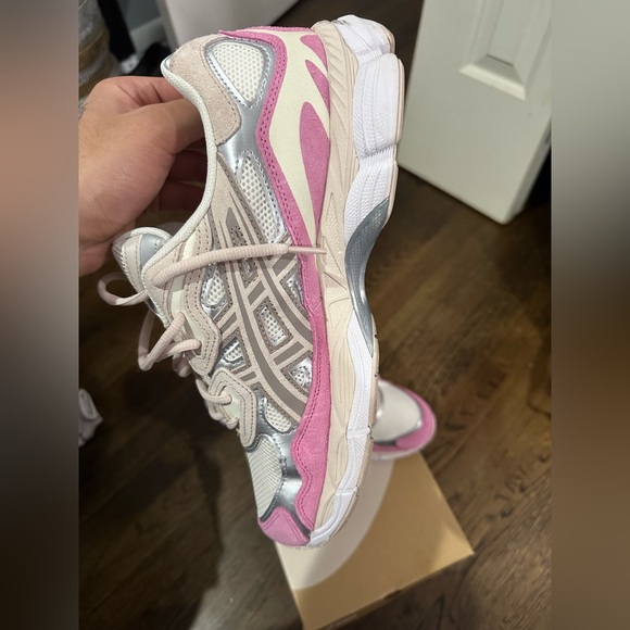 Asics Men’s Sneakers in Pink and White size 11 - Picture 4 of 7